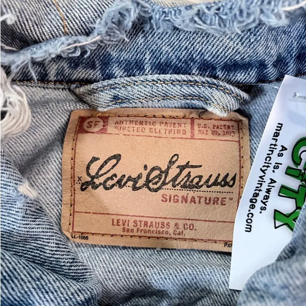 2000s Vintage Levi's Denim Jacket -L